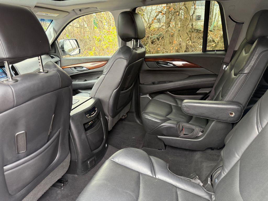 2016 Cadillac Escalade Image 10