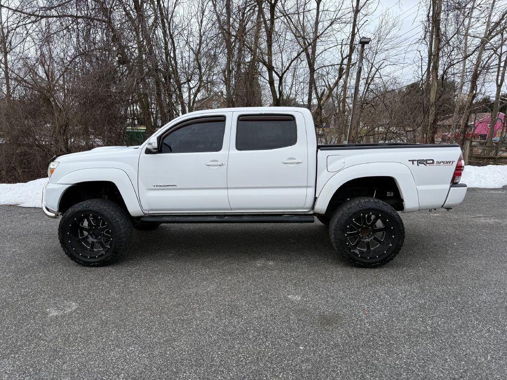 2015 Toyota Tacoma Image 2