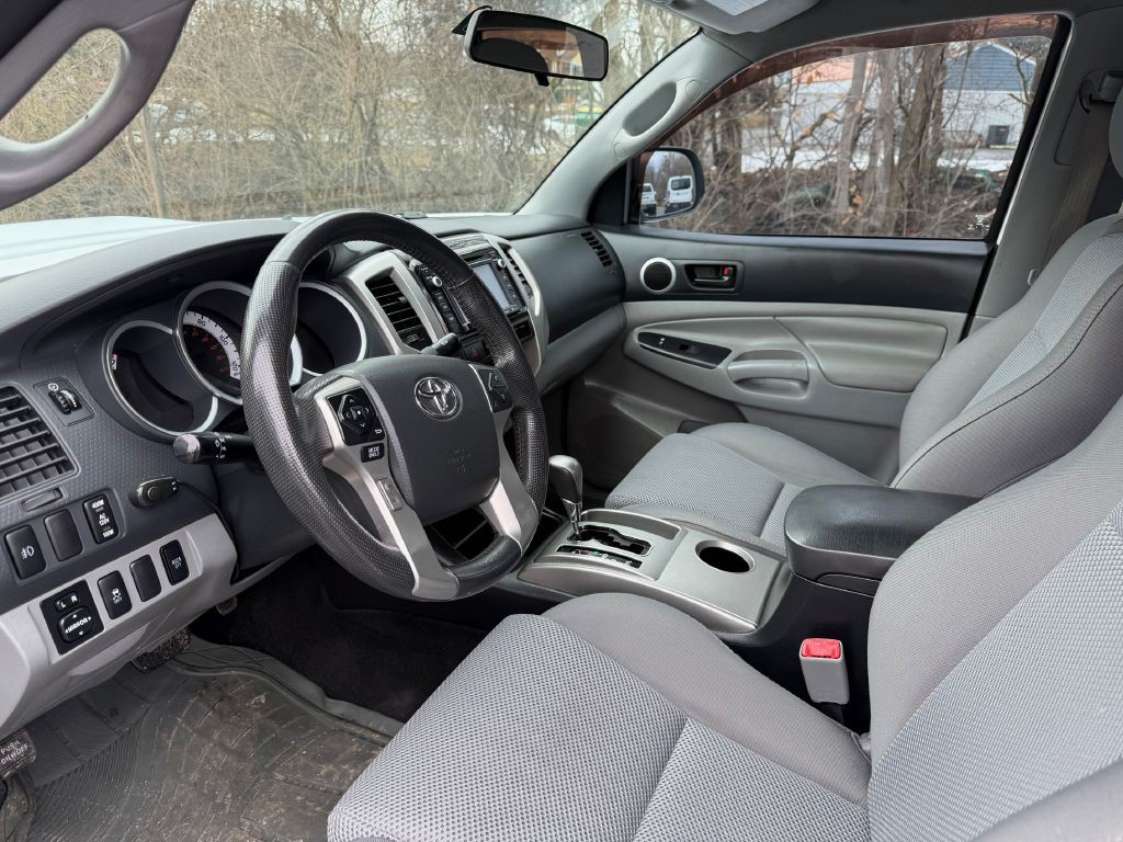 2015 Toyota Tacoma Image 9
