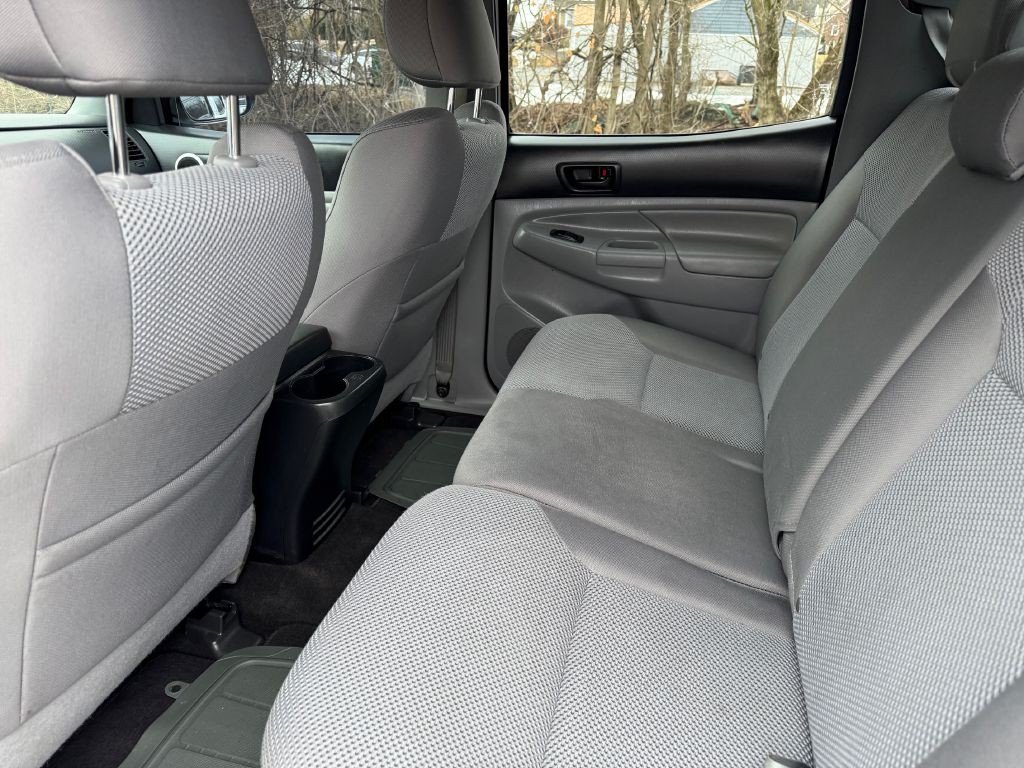 2015 Toyota Tacoma Image 10