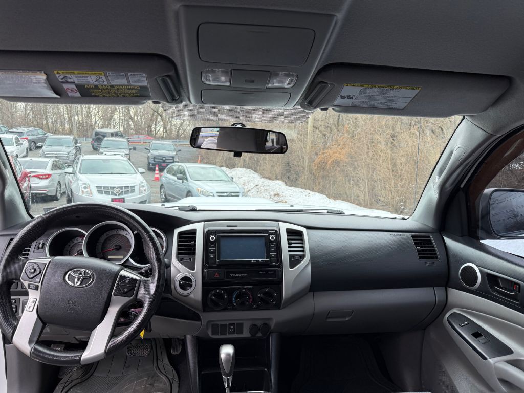 2015 Toyota Tacoma Image 11