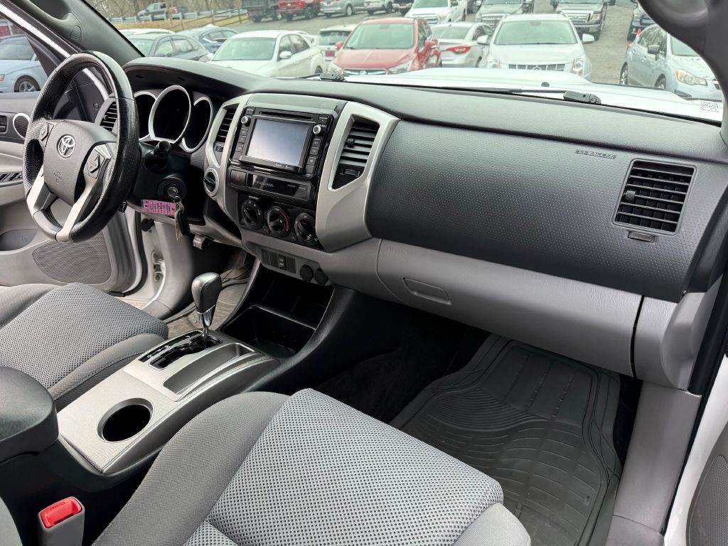 2015 Toyota Tacoma Image 15