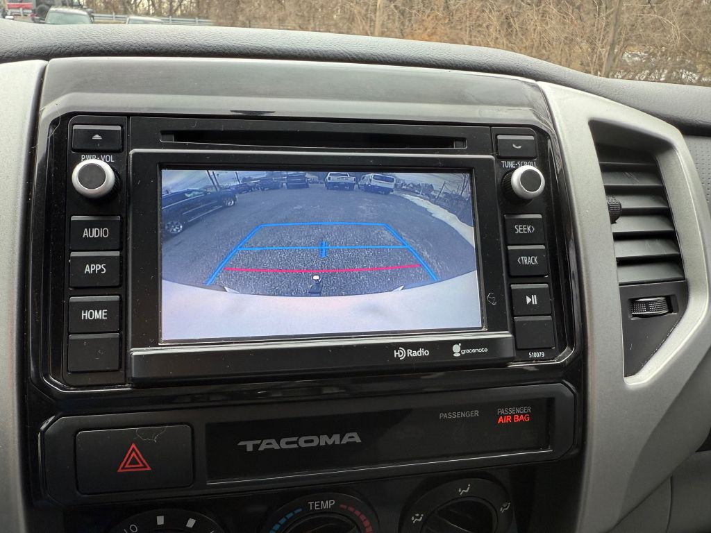 2015 Toyota Tacoma Image 16