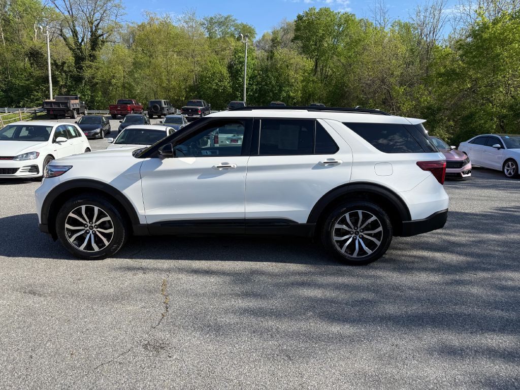 2020 Ford Explorer Image 2