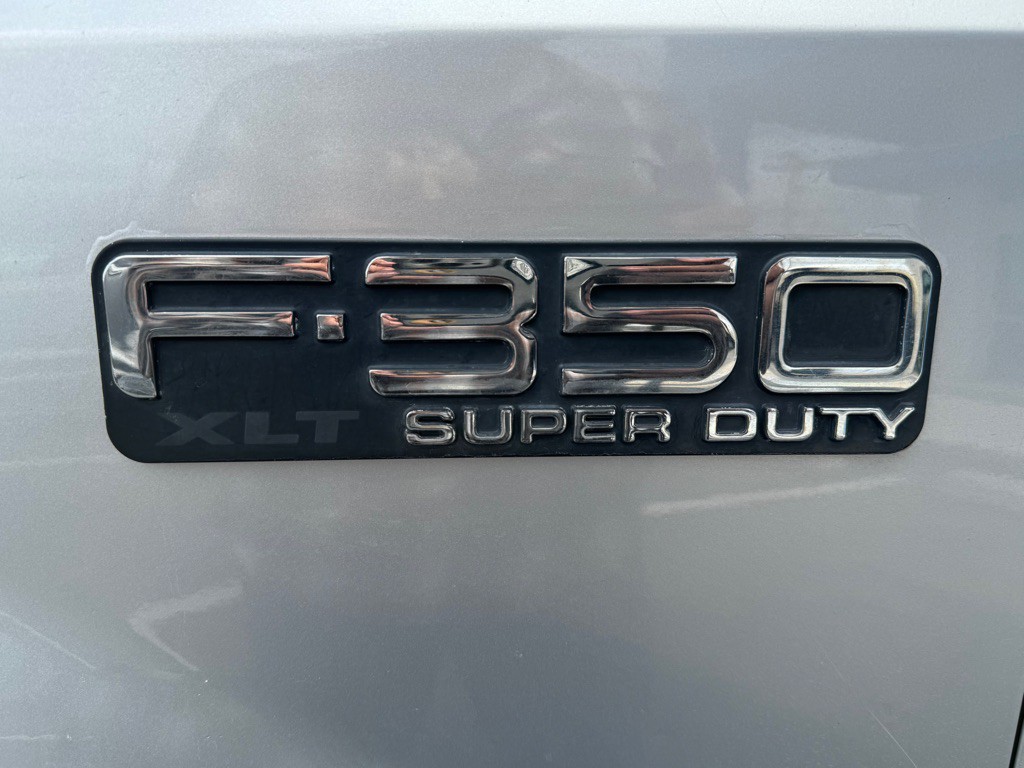 2001 Ford F-350 Image 9