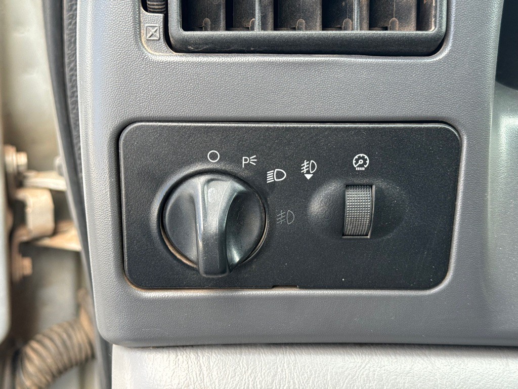 2001 Ford F-350 Image 23