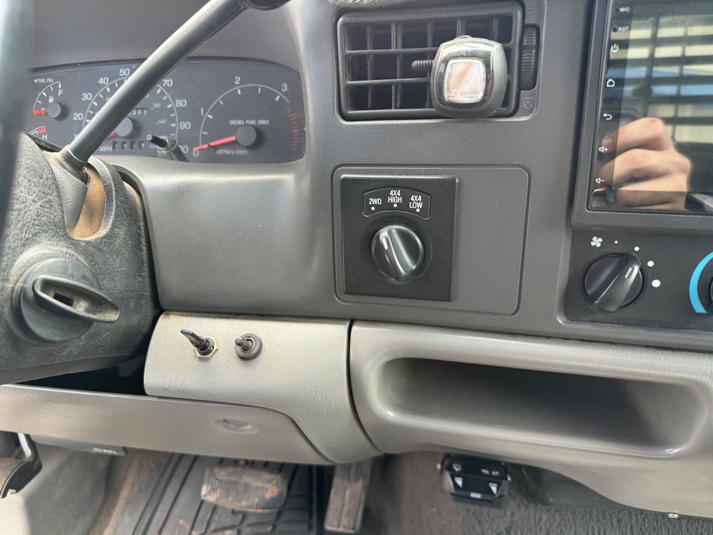 2001 Ford F-350 Image 25