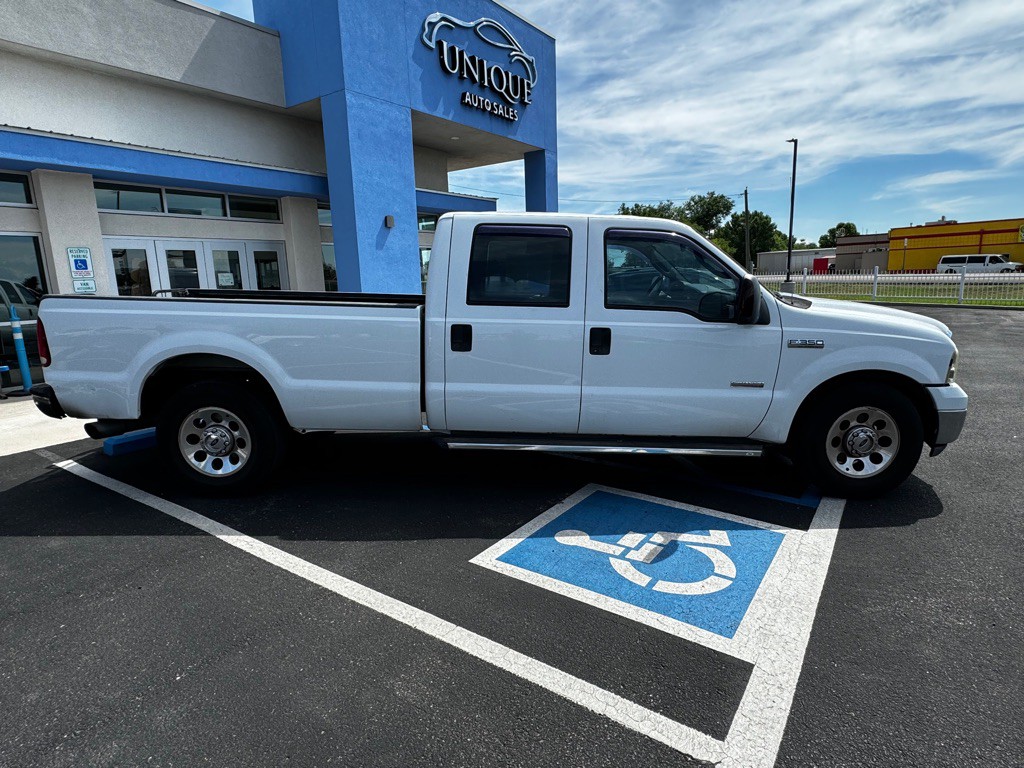 2005 Ford F-350 Image 2