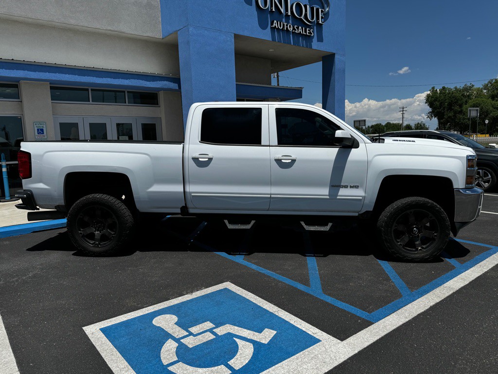 2018 Chevrolet Silverado 1500 Image 2