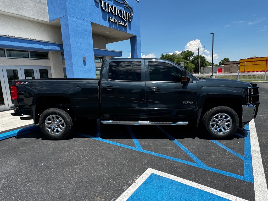 2019 Chevrolet Silverado 1500 Image 2