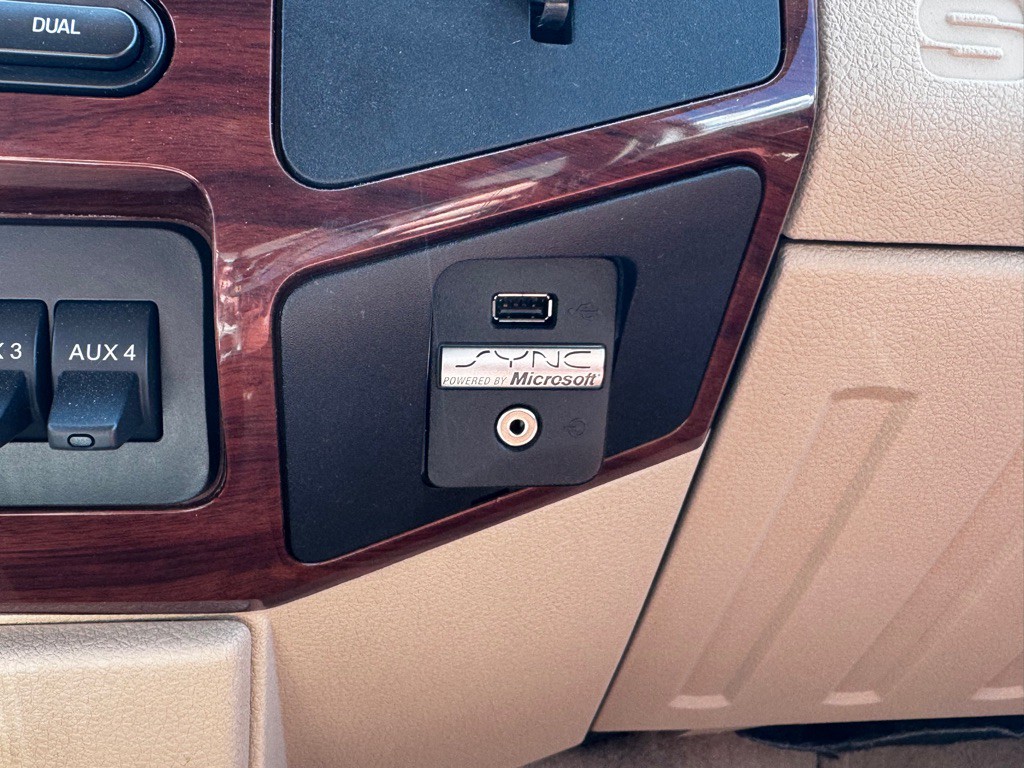 2010 Ford F-350 Image 21