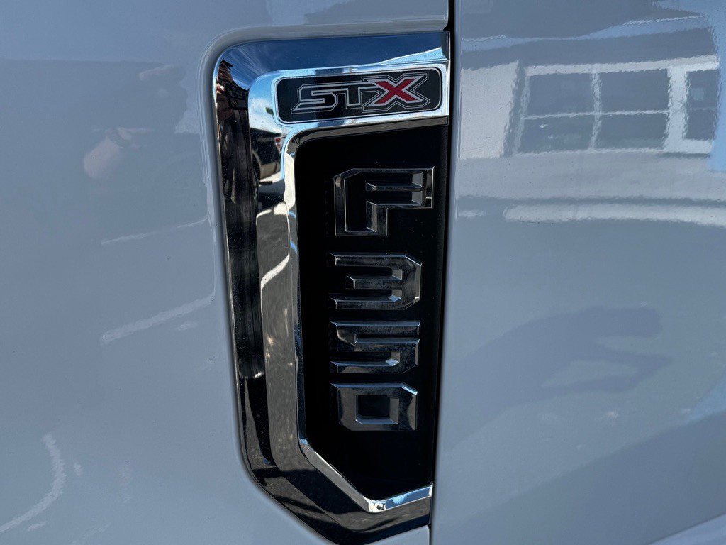 2022 Ford F-350 Image 10