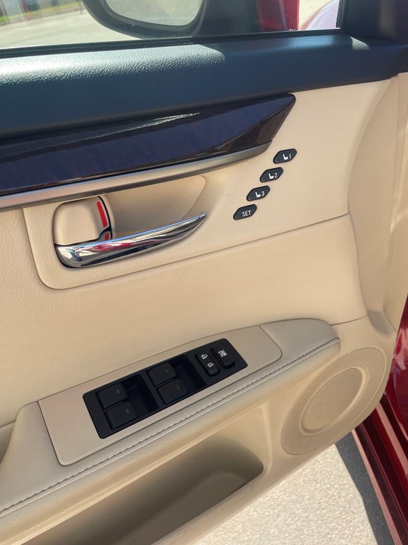 2013 Lexus ES Image 6