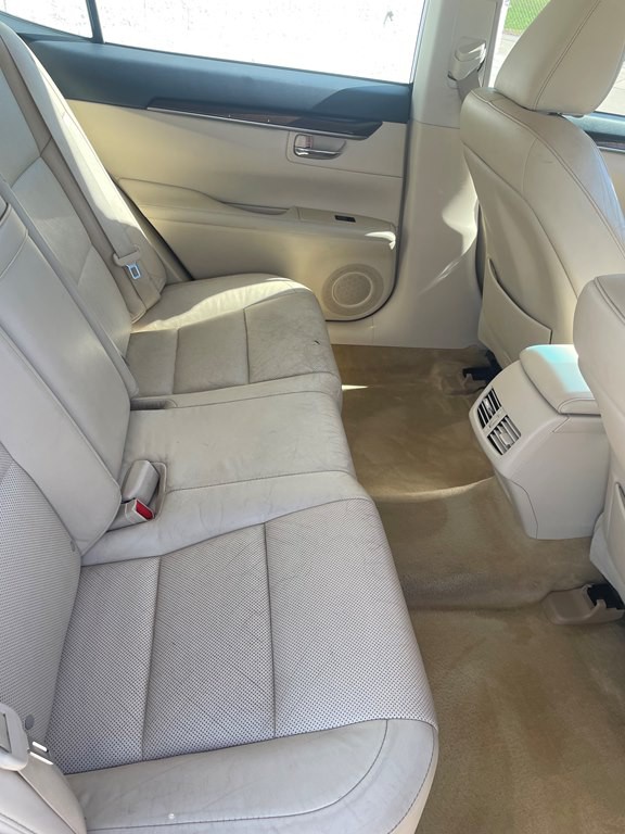 2013 Lexus ES Image 23