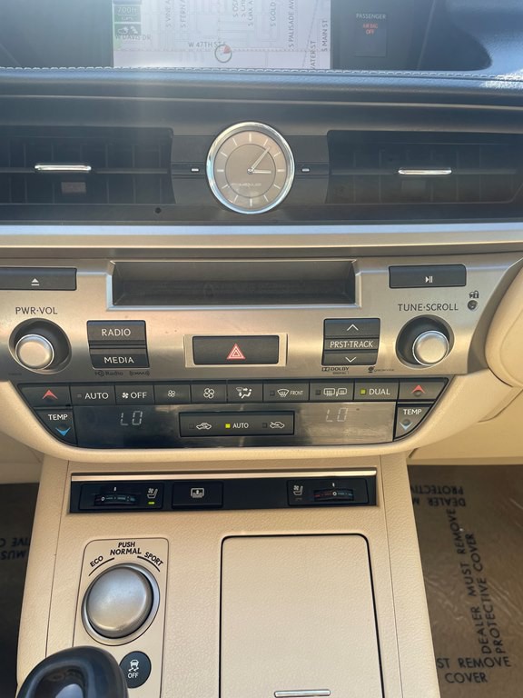 2013 Lexus ES Image 12