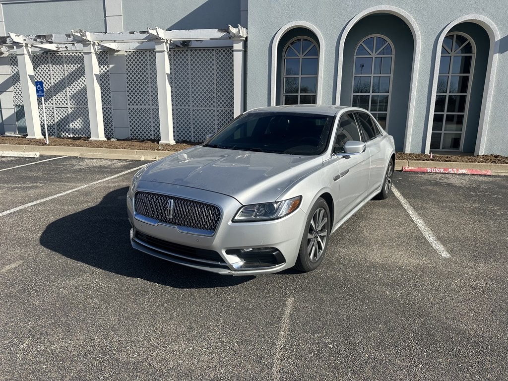 2018 Lincoln Continental Image 2