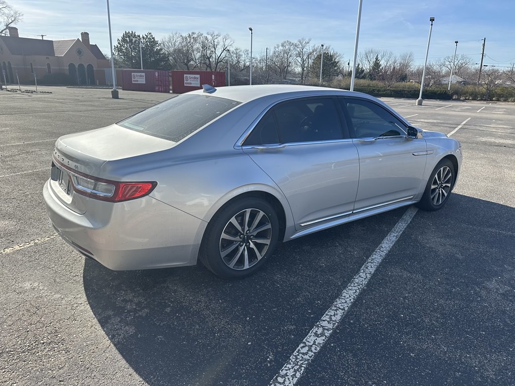 2018 Lincoln Continental Image 11