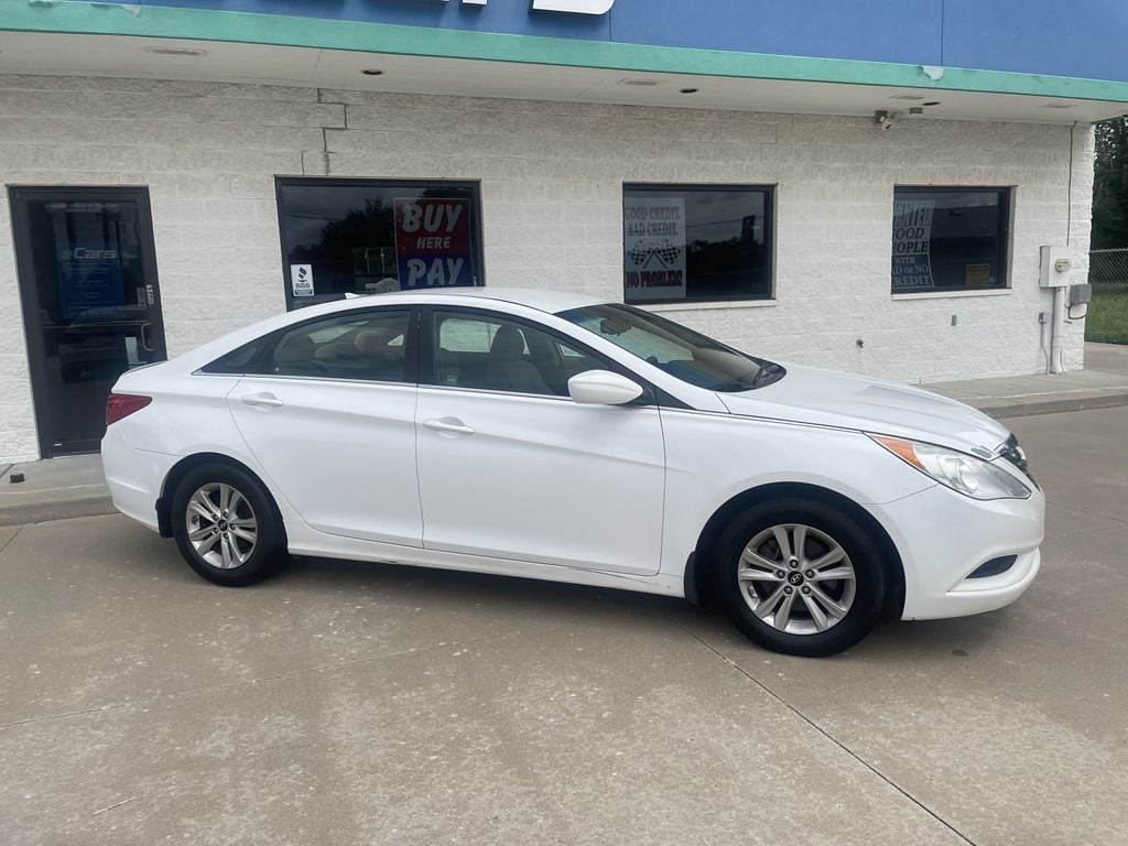 2013 Hyundai Sonata Image 2