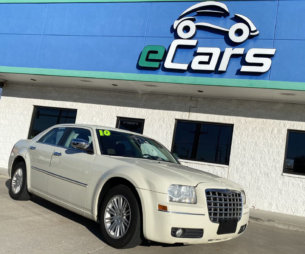 2010 Chrysler 300 Image 1