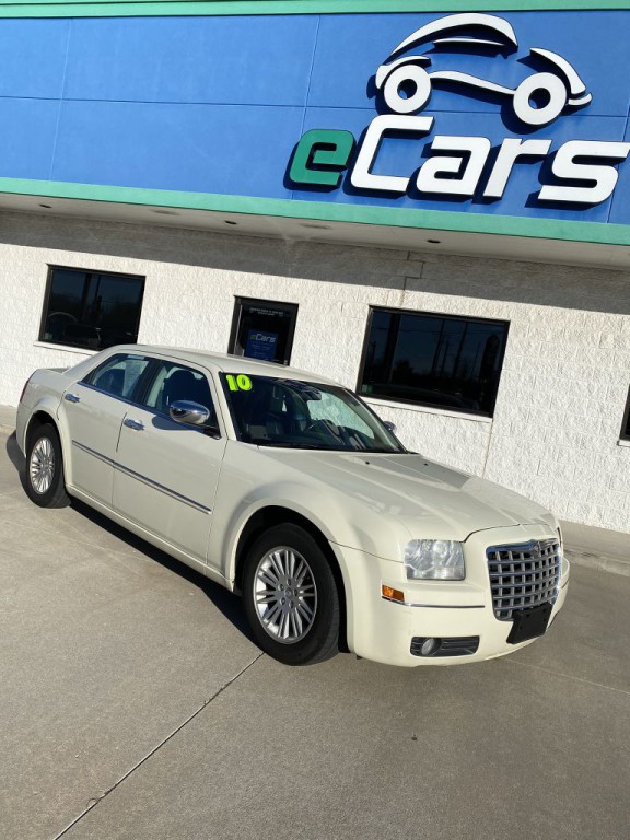 2010 Chrysler 300 Image 2