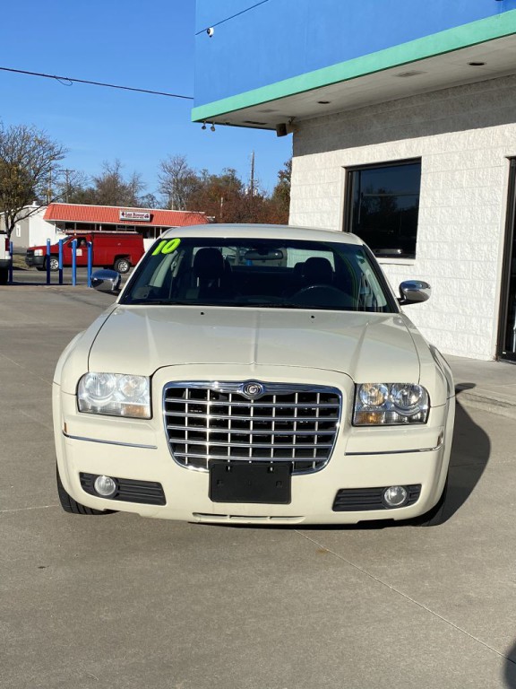 2010 Chrysler 300 Image 3