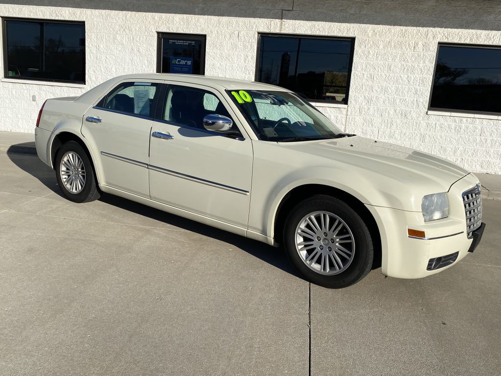 2010 Chrysler 300 Image 4
