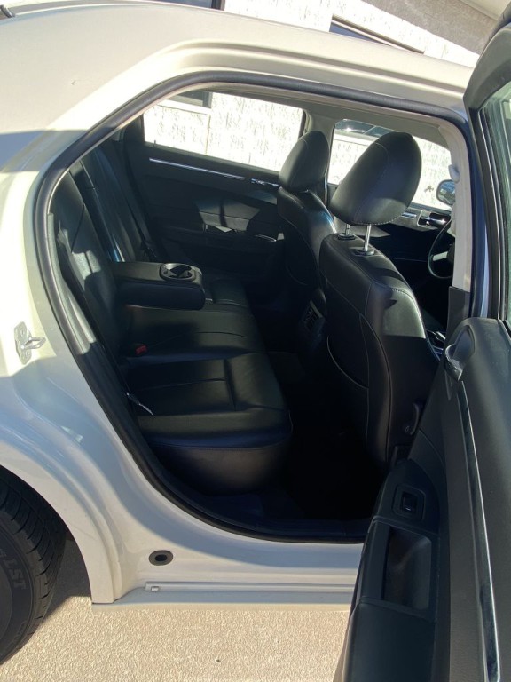 2010 Chrysler 300 Image 7