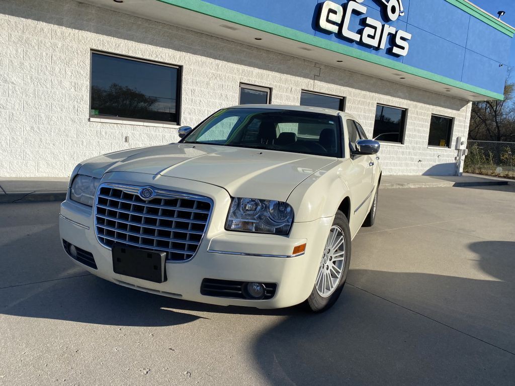 2010 Chrysler 300 Image 10