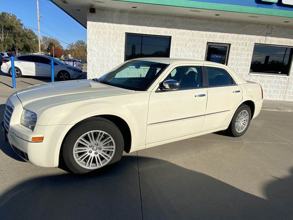 2010 Chrysler 300 Image 11