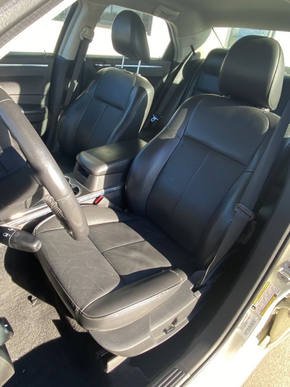 2010 Chrysler 300 Image 13