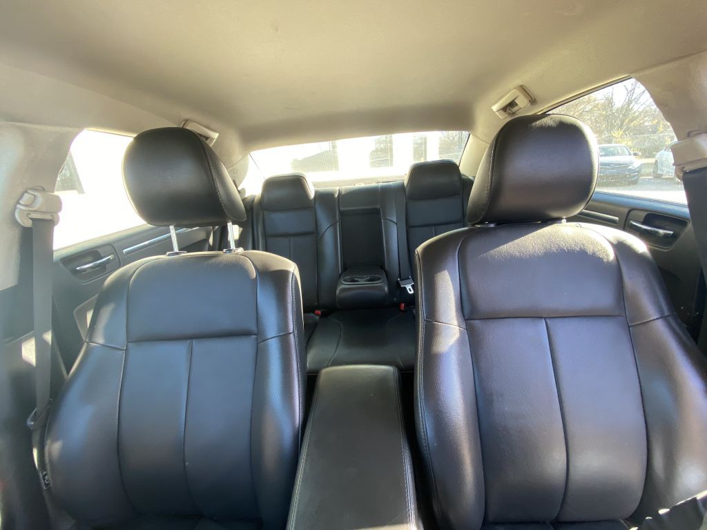 2010 Chrysler 300 Image 14