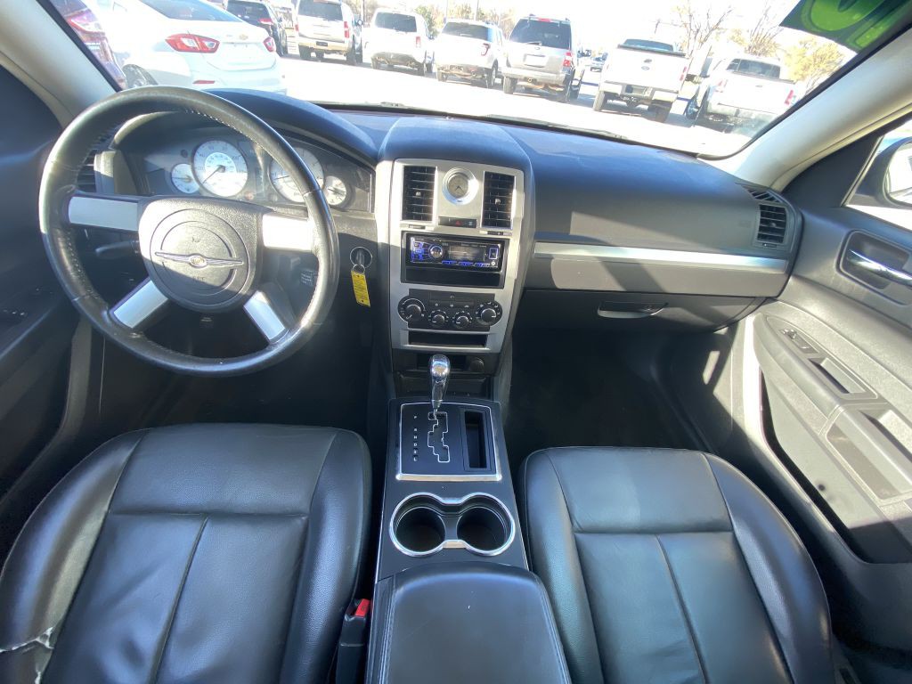 2010 Chrysler 300 Image 16
