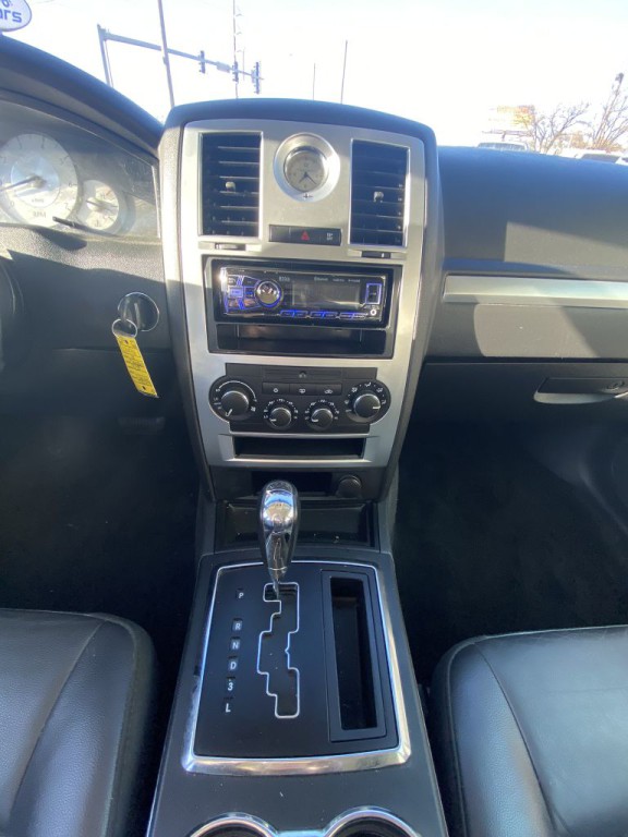 2010 Chrysler 300 Image 17