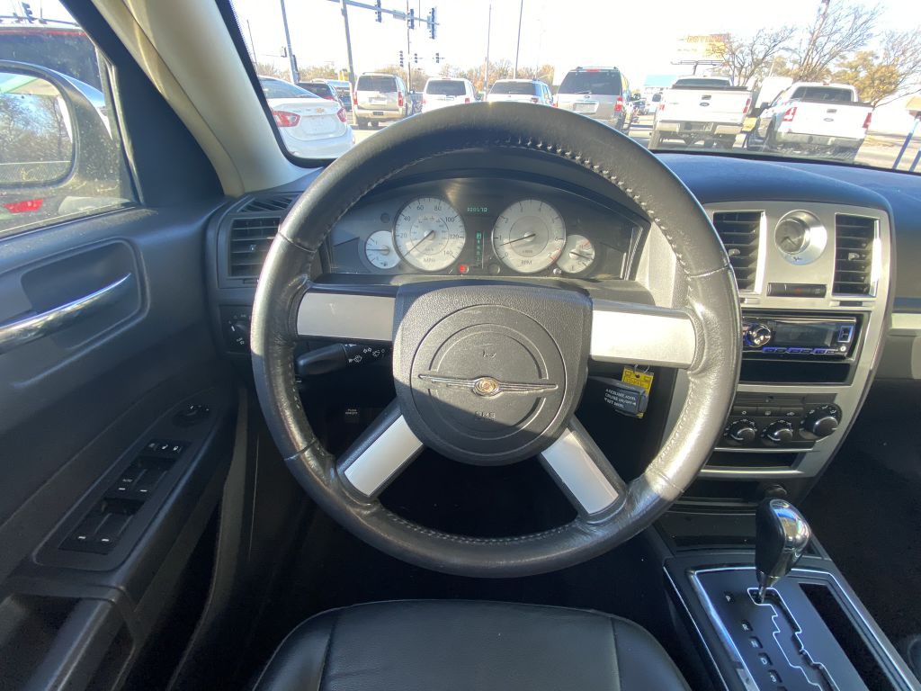 2010 Chrysler 300 Image 18