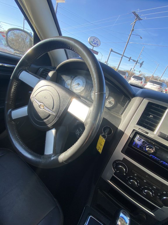 2010 Chrysler 300 Image 19