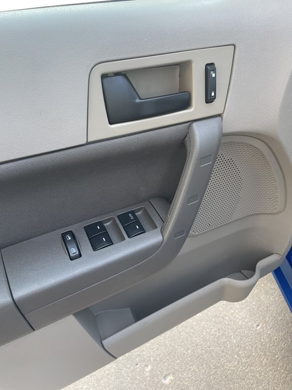 2010 Ford Focus Image 6