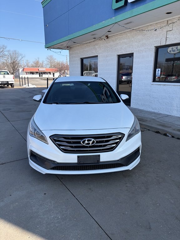 2015 Hyundai Sonata Image 3