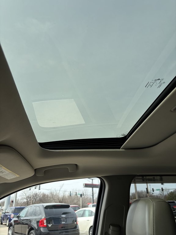 2011 Jeep Grand Cherokee Image 12