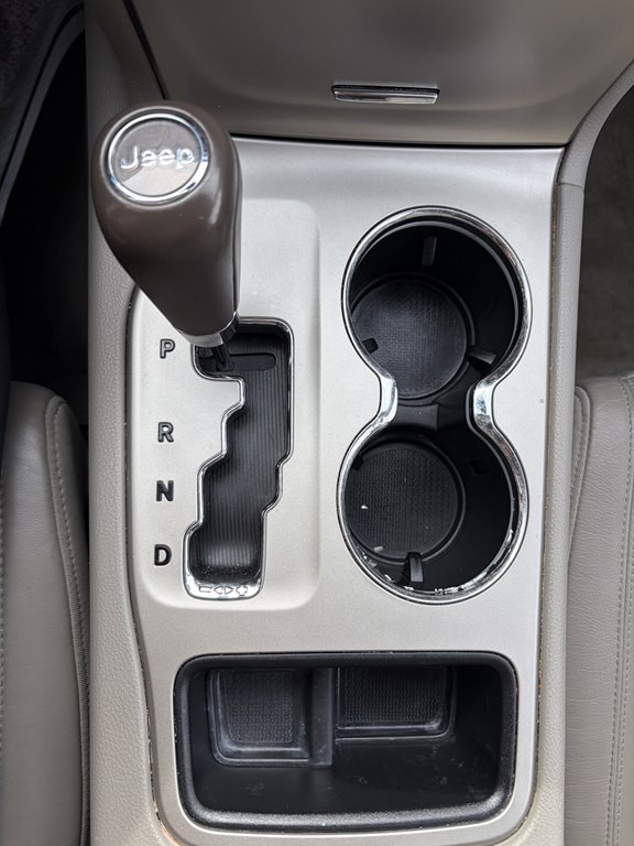 2011 Jeep Grand Cherokee Image 17