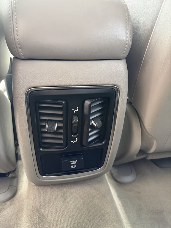 2011 Jeep Grand Cherokee Image 25