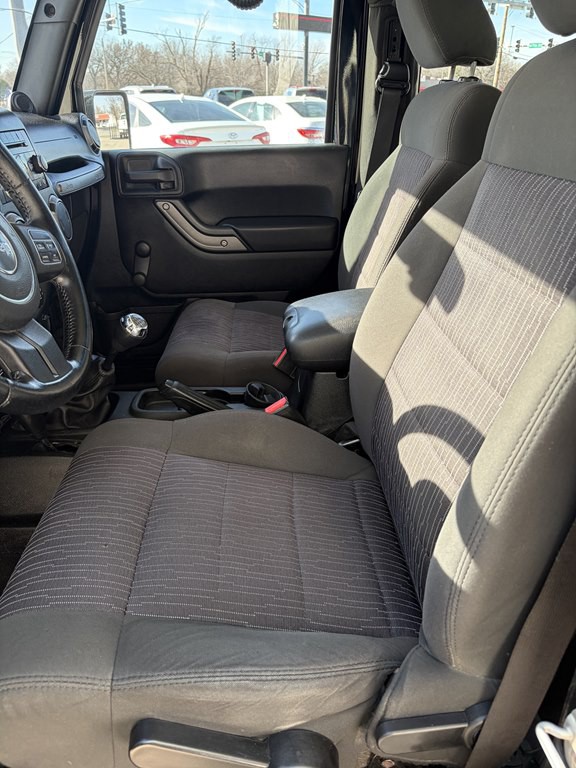 2012 Jeep Wrangler Image 7