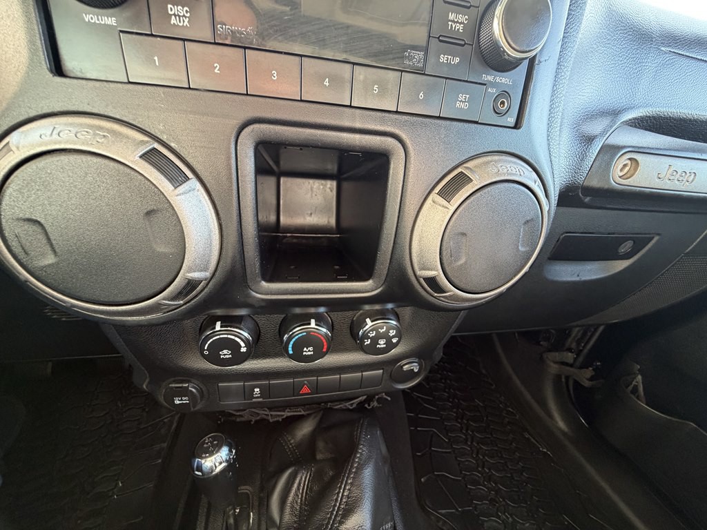 2012 Jeep Wrangler Image 13