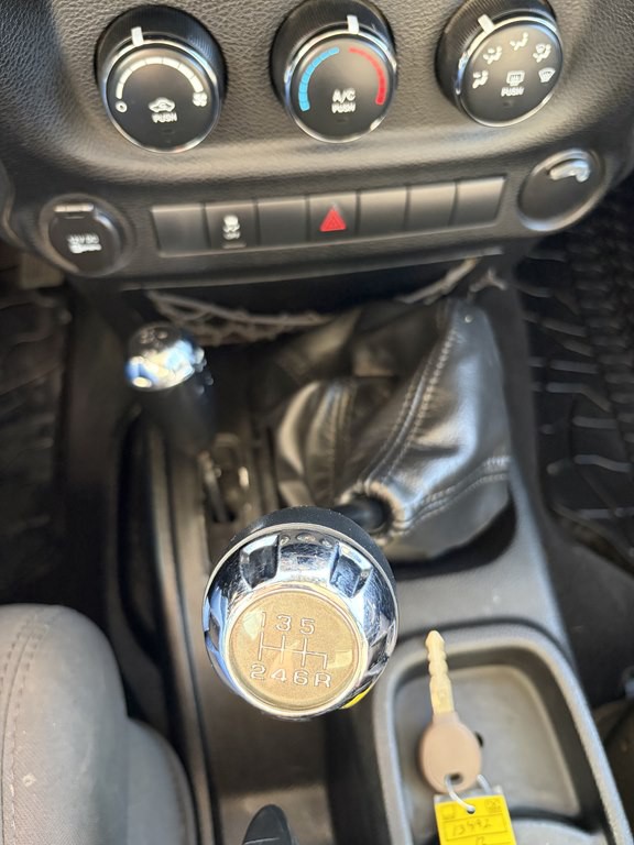 2012 Jeep Wrangler Image 14