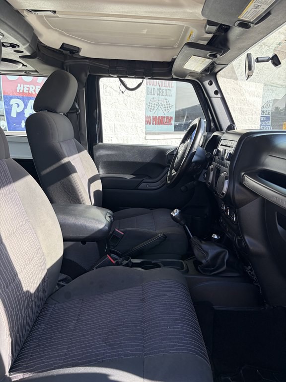 2012 Jeep Wrangler Image 17