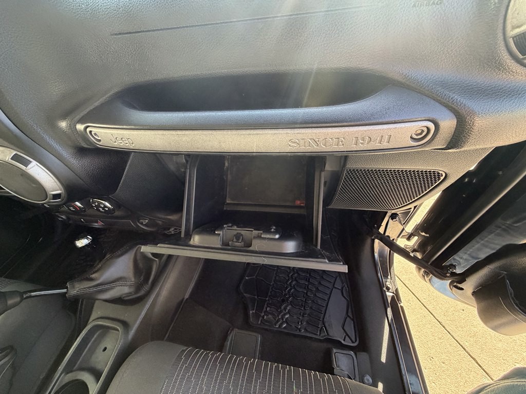 2012 Jeep Wrangler Image 18