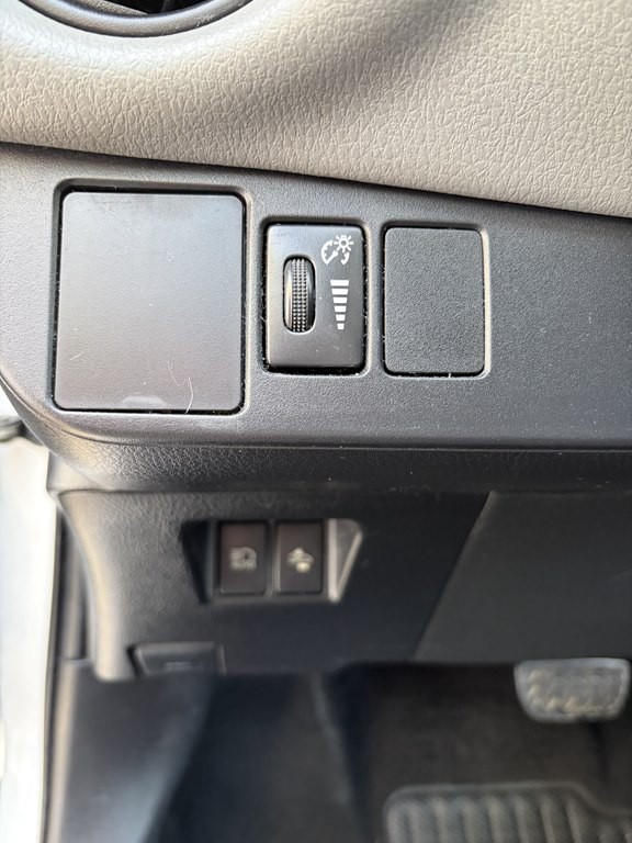 2017 Toyota Yaris Image 8