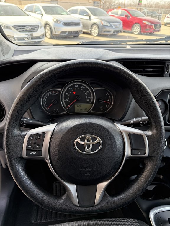 2017 Toyota Yaris Image 9