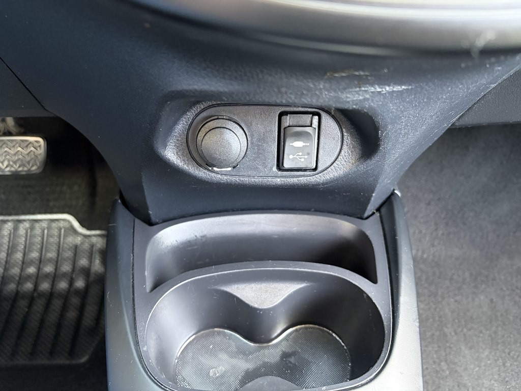 2017 Toyota Yaris Image 14