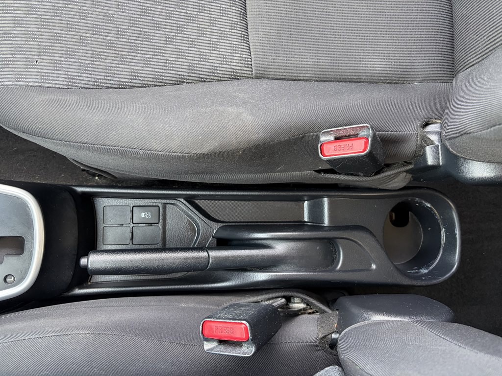 2017 Toyota Yaris Image 16