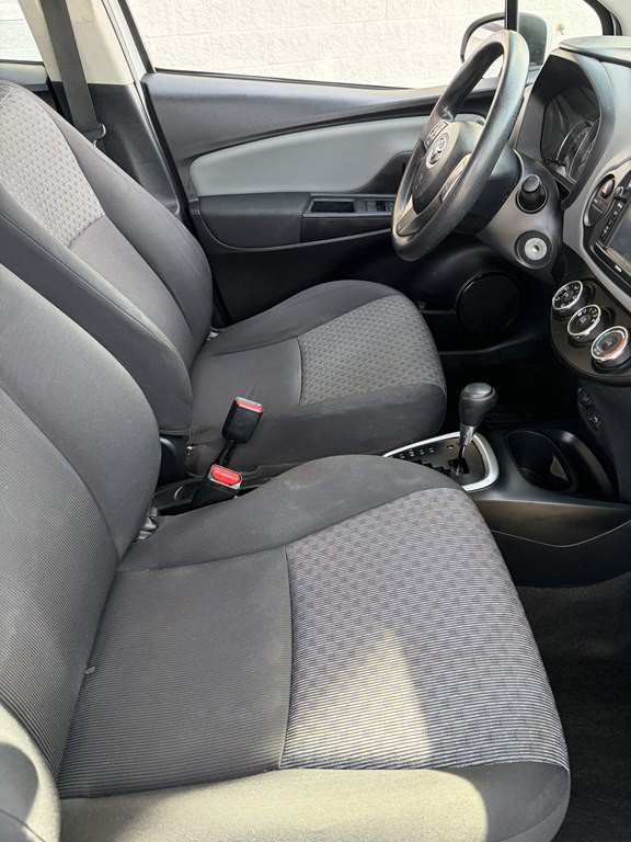 2017 Toyota Yaris Image 17